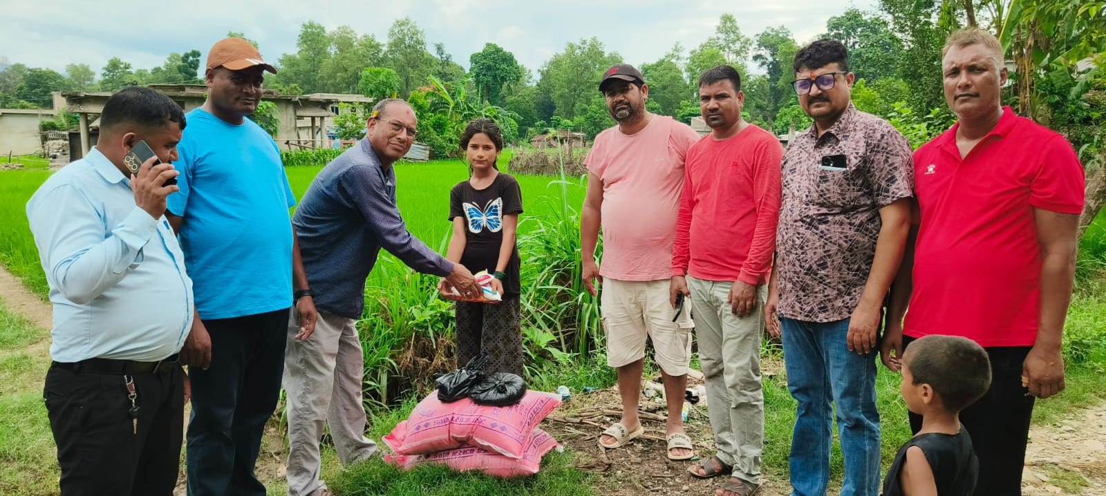 काँग्रेस गोदावरी नगरकार्य समितिद्वारा गोदावरी -१ चैतन्यपुरमा खाधान्न  सहयोग